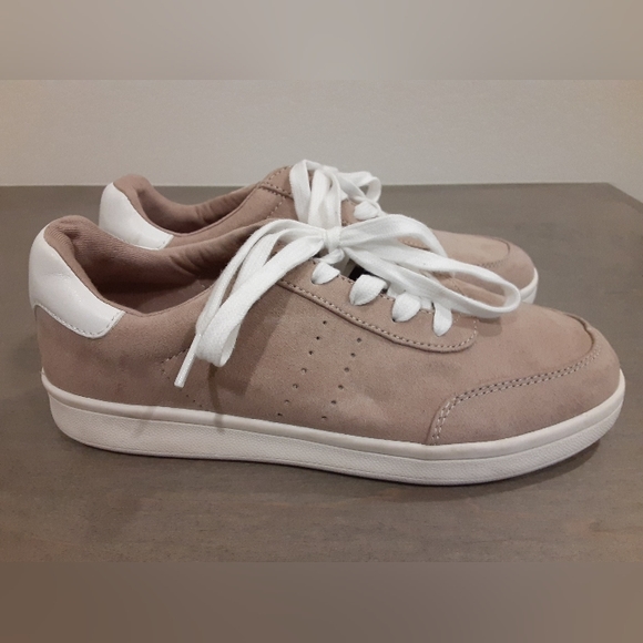 Old Navy Sneakers Size 7 - Picture 2 of 3